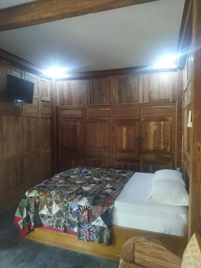 Hotel Omah Kayu Jagalan Magelang Esterno foto